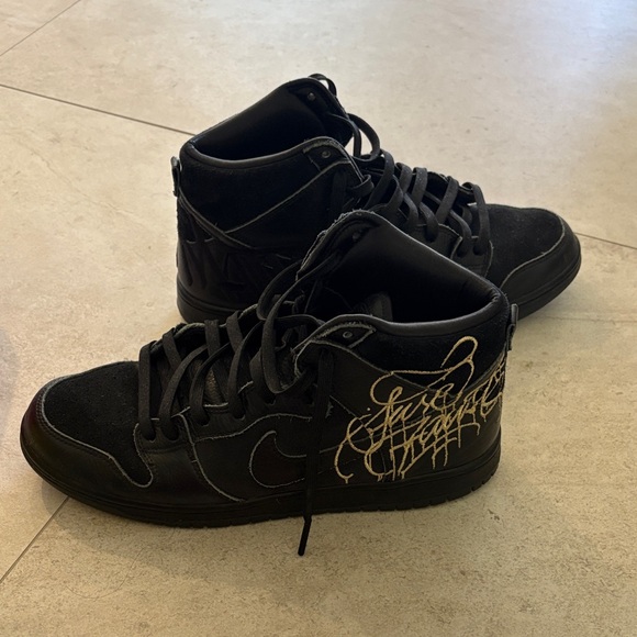 Nike SB Dunk High Pro Black and Gold - Picture 5 of 6